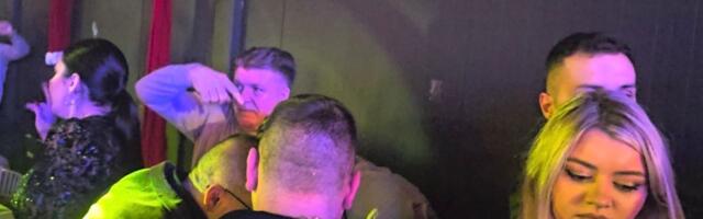 Legendarni pevač nestao sa estrade, a sinoć uhvaćen u Beogradu! Oko njega žene, a onda mu je prišao Muki