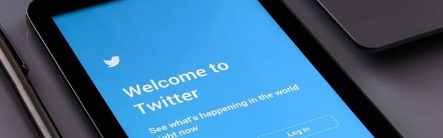 Makron mladim Francuzima: Jedan dan u mesecu nemojte da gledate u mobilne telefone