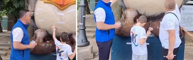 BRUKA U VRNJAČKOJ BANJI: Učiteljica terala decu da lepe BLOKADERSKE PAROLE po gradu, a onda je predsednik opštine ODRŽAO GOVOR ZA PAMĆENJE! (VIDEO)