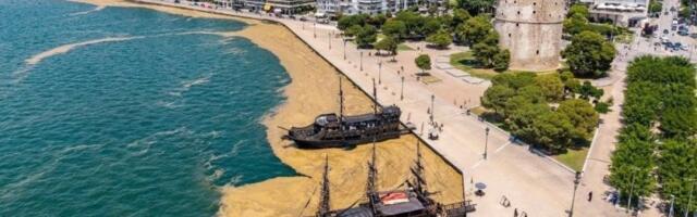 Apokaliptične scene u omiljenom srpskom gradu u Grčkoj: More u Solunu potpuno promenilo boju, širi se neprijatan miris! (FOTO)