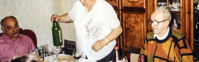 Mnoge kuće u bivšoj Jugoslaviji imale su ovaj proizvod u vitrini, odmah pored kristalnih čaša