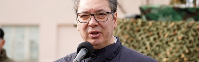 Vučić predao vakcine Makedoncima i obećao 10.000 dinara