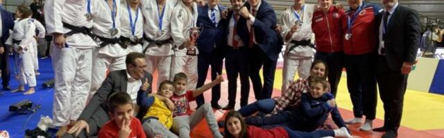 ISTORIJSKI USPEH SRPSKIH KLUBOVA U LIGI ŠAMPIONA: Zvezda vicešampionski, Slavija bronzana!