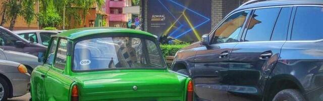 „Uh, ala je prasio naš Trabant karavan“…Karavan nije, ali je ovaj vremešni „Nišlija“ i dalje atrakcija na ulicama