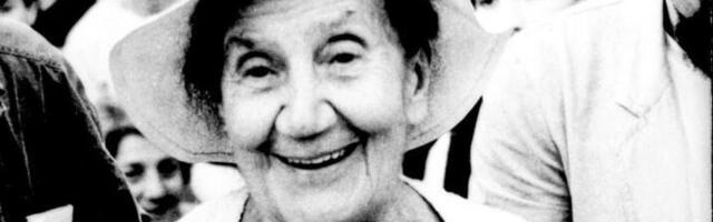 ŽIVOTNA PRIČA DESANKE MAKSIMOVIĆ VRAĆA VERU U LJUBAV : Slavna pesnikinja je pronašla recept za sreću!