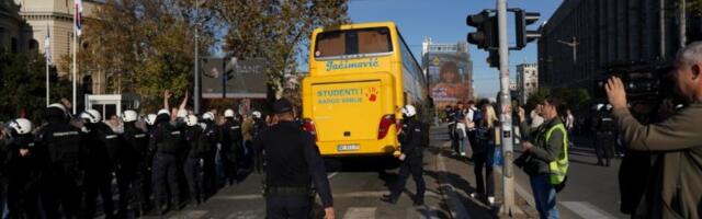 Jaćimovićevi autobusi pretresani na naplatnoj rampi, grupa ipak nastavila put prema Beogradu