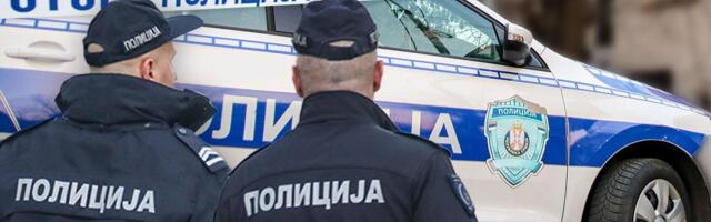 POLICIJA UPALA U KLADIONICU U RAKOVICI I UHAPSILA MLADIĆA (24) S DVA PIŠTOLJA: Priveden i njegov prijatelj