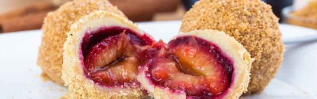 Savršen desert "domaćicina tajna": Najlepše knedle sa šljivama - svi će pitati za recept