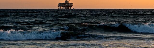 Najveći godišnji pad cena nafte od 2020.