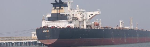 Irana pojačao kontrolu Ormuza, zaplenjena dva broda: Pentagon smenio šefa mornarice