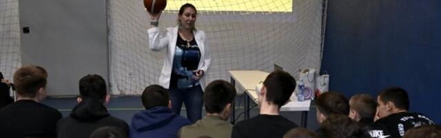 Mozzart nastavlja da podržava edukaciju i zaštitu mladih kroz projekat „I jedan je mnogo”