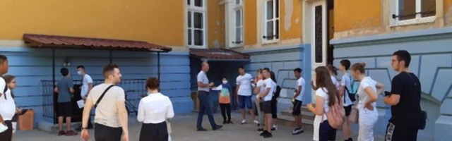 Deca su roditeljima iz vrtića donela papire sa šiframa - ispostavilo se da sa njima država hoće da prati klince dok se školuju