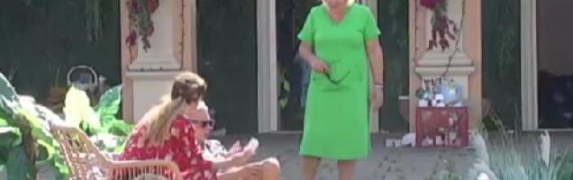 ZBOG SUKOBA ĆE OSATI BEZ NOVCA: Ana i Zorica krše pravila Velikog šefa i RATUJU u dvorištu! Konačno pukao SAVEZ! (VIDEO)