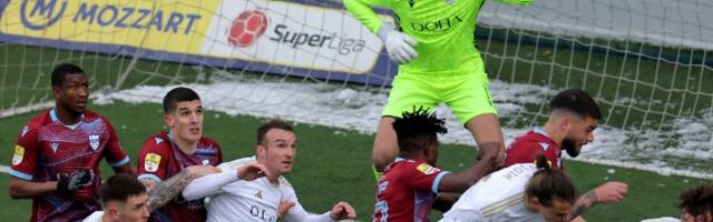 Čuki malo i penal, Pazarcima poklon u finišu