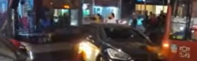 Uleteo u MAKAZICE: HAOS na uglu Takovske i Svetogorske (FOTO/VIDEO)