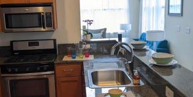 Staru kuhinju prekrečila u rozu pa napravila pometnju veka, ljudi flipuli kako je renovirala, sve je sama uradila (foto)