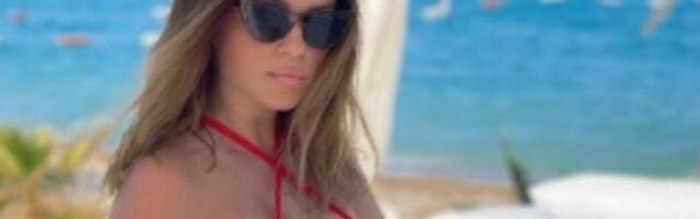 „Grmeće ovo naše prezime po svetu“: Pevačica imala poruku za proslavu punoletstva zlatne koke Zvezde (FOTO+VIDEO)