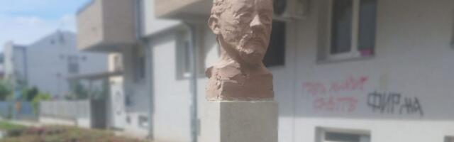 Novi Sad: Bista Čehova osvanula u ulici koja nosi njegovo ime, niko ne zna ko ju je postavio