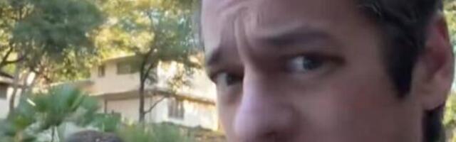 Kupio kuću pre 5 godina, a bivša vlasnica i dalje dolazi! Kad je video sa LOPATOM, otkrio šok istinu (VIDEO)