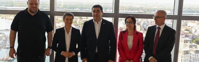 Brnabić sa predstavnicima parlamenata država kandidata za EU obišla Kulu Beograd (FOTO)