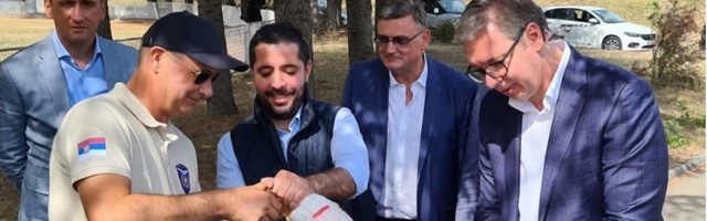 Aleksandar Vučić me podsetio zašto nikad neću razumeti ljude koji jedu sa haube