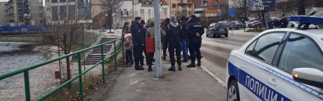 Nova.rs: Policija u Užicu legitimisala demonstrante, ali i novinare