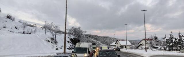 ŽESTOK UDES KOD LAPOVA! U sudaru dva automobila povređene četiri osobe