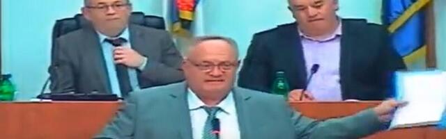 Gradonačelnik Leskovca zapevao i poručio opoziciji da ceo dan lažno otpužuje