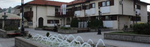 "Vučiću, da li znaš gde su bili Gročani u subotu uveče, pitaj ih da li bi menjali voćnjake za kancerogeni rudnik"