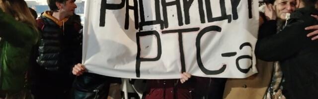 "Čiji RTS? Naš RTS": Radnici Javnog servisa pozdravili i grlili studente (VIDEO)