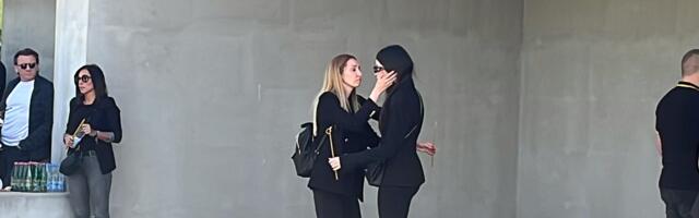 ĆERKE DANIELE BORAČEVE UJEDNINJENE U BOLU: Tuga na Lešću, jecaji odzvanjaju grobljem (FOTO)