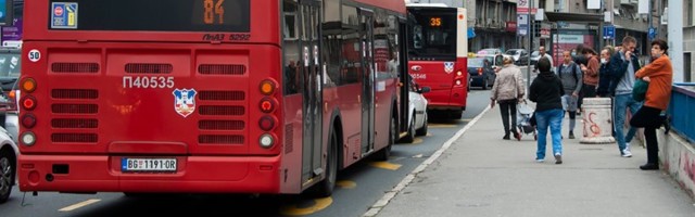 STRAŠNO Bačen suzavac u autobus, putnici i vozač se gušili