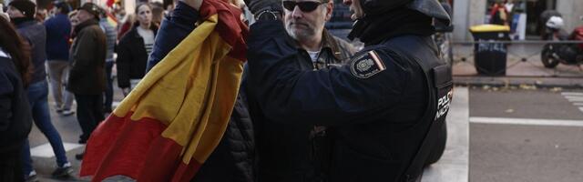 DESETINE HILJADA LJUDI U MADRIDU NA SKUPU PROTIV VLADE: Policija nije baš bila nežna prema nekima (VIDEO, FOTO)