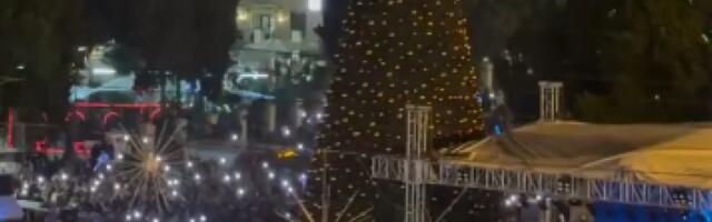 PONOVO UPALJENA BOŽIĆNA JELKA U VITLEJEMU Prvi put od 2022. godine (VIDEO)