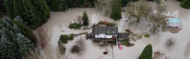 (VIDEO) Gnev prirode se obrušio na Ameriku: Stravične poplave pogodile Vašington, stižu jezivi snimci sa lica mesta