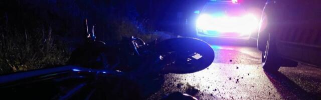 POGINUO MOTOCIKLISTA KOD KOVINA: Sudario se sa automobilom, okolnosti nerazjašnjene