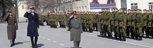 U kasarni "General Jovan Mišković" promovisana generacija "Septembar 2025" Novi rezervni potporučnici Vojske Srbije položili zakletvu i primili činove