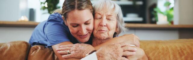 Medicinska sestra posle 44 godine rada otkriva ko su NAJUSAMLJENIJE žene: "Nisu same, okružene su porodicom"