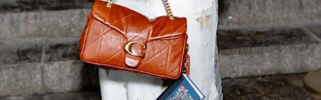 Zaboravite Labubu: Coach lansira najšik opsesiju za stylish book girls