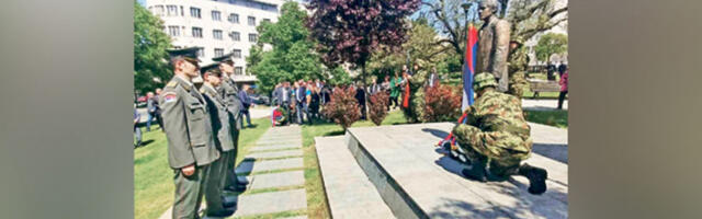 По­ло­же­ни вен­ци на спо­ме­ник Га­ври­ла Прин­ци­па