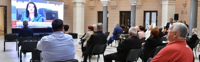 Građani u sarajevskoj Vijećnici prate izricanje presude Ratku Mladiću