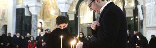 Vucic lights a candle in memory of murdered Kosovo Serb politician