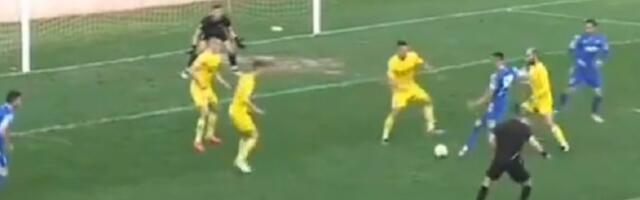 Sumnjivi potezi srpskog fudbalera i golmana (VIDEO)