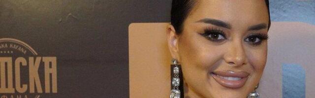 Isplivala fotografija gole zadnjice Tijane Em, a naziru se i obnažene grudi!  (FOTO)