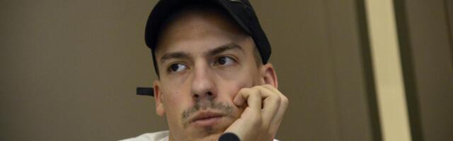 BAKA PRASE ZAVRŠIO U BOLNICI Jutjuber se oglasio iz bolničkog kreveta, fanovi se zabrinuli (FOTO)