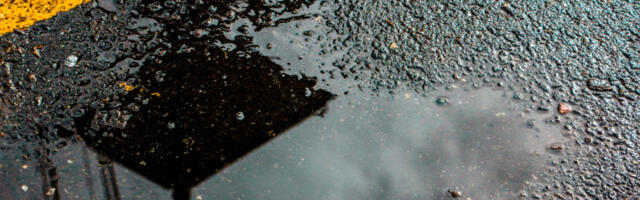 Путеви влажни и са расквашеним снегом