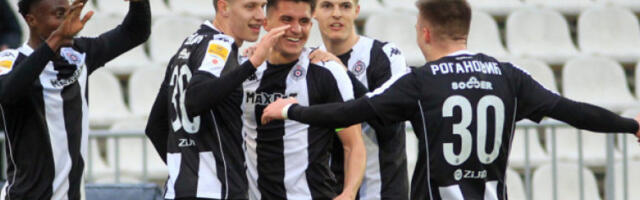 Победа „црно-белих” пред „вечити дерби”