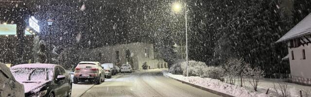 MEĆAVA NAPRAVILA HAOS NA ZLATIBORU! Putari već na terenu rade na posipanju puteva, policija u pripravnosti: Moguća zabrana saobraćaja za šlepere (FOTO)