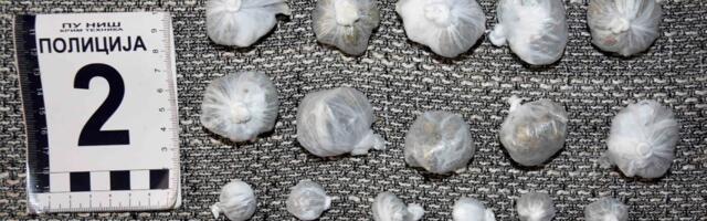 DILER (53) UHAPŠEN U NIŠU! Pronađeni paketići marihuane i kokaina tokom pretresa (foto)