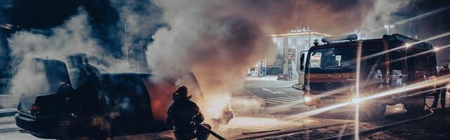Drama na auto-putu kod Malog Požarevca: Vozilo se pretvorilo u buktinju (VIDEO)